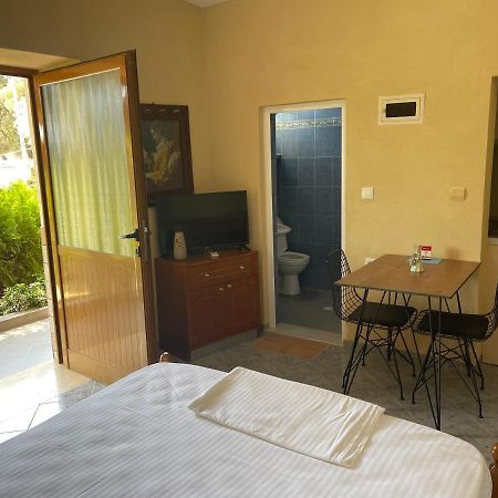 Elias Guest House Sarandë Eksteriør bilde